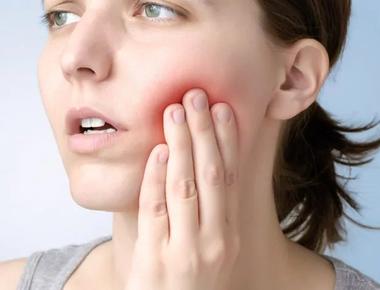 Implante dentário inflamado: sintomas e riscos para sua saúde bucal